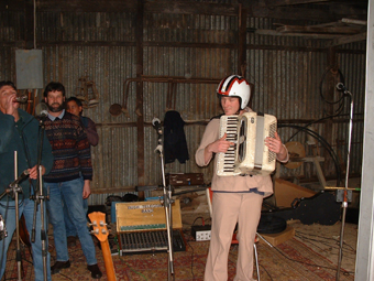 Barnes folkin up the band